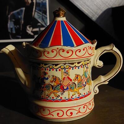 Sadler Carousel Teapot
