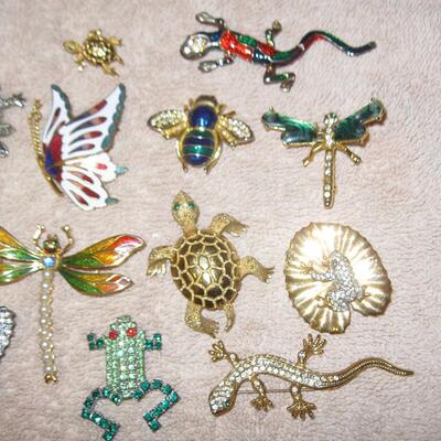 MS Lot 15 Animal Pins Broaches Birds Butterfly Dragon Fly Frogs Turtles