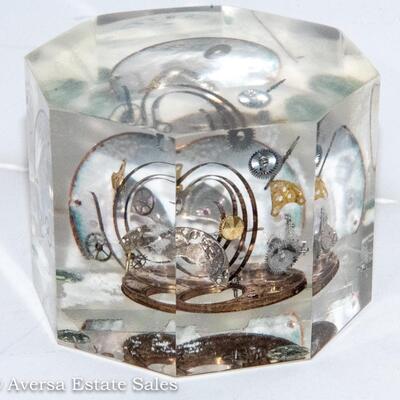 WATCH IN ACRYLIC PAPERWEIGHT
