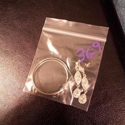 2pr Very Beautiful Earrings