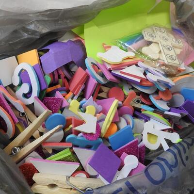 Kids Coloring/Art Lot: 4 Books, Book art paper, Crayons, Markers, Foam Stickers
