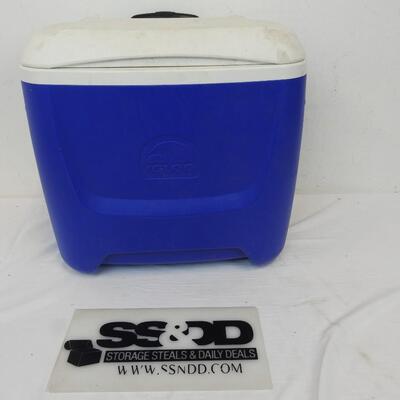 Igloo Rolling Cooler, Blue