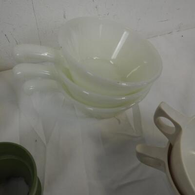 Vintage Corelle Cup, Melmac Plates/Cups, Anchor Hocking Bowl, Pyrex Serving