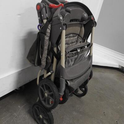 Graco Stroller. Gray/Green/Taupe with Cup Holders