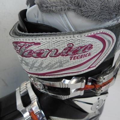 Tecnica Ski Boots, Black/Silver/Pink/White with Soft Lining. Size 8. "245/286mm"