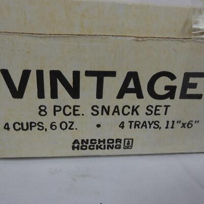 Anchor Hocking Vintage 8 pc Glass Snack Set: 4 Plates & 4 Cups