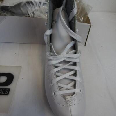 Women's White Ice Skates, Glider 4000  size 8. Excellent Condition with Box
