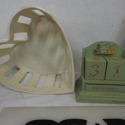 10 pc Home/Kitchen Decor: Metal/Wood Trivet, Heart Basket, Calendar Blocks