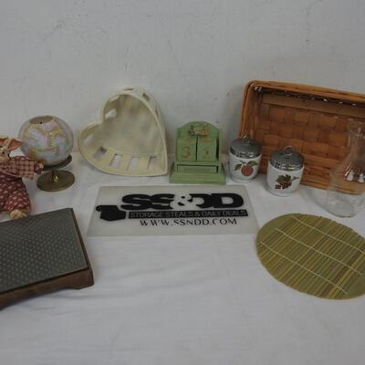 10 pc Home/Kitchen Decor: Metal/Wood Trivet, Heart Basket, Calendar Blocks