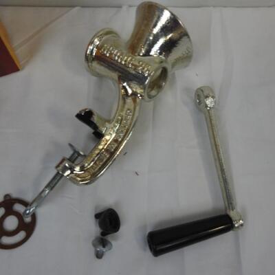 SPONG Metal Food Meat Chopper with Box, Vintage