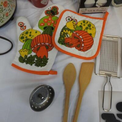 12 pc Kitchen, Crock Pot, Mushroom Hot pads, Salt and Pepper Shakers