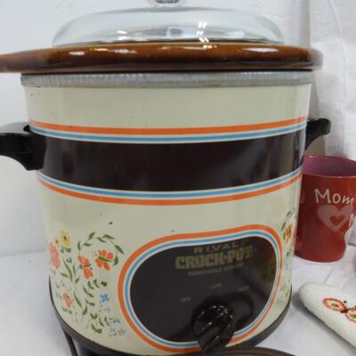 12 pc Kitchen, Crock Pot, Mushroom Hot pads, Salt and Pepper Shakers