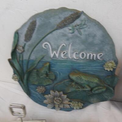 4 pc Decor: Silver Photo Stand, Frog Welcome Tile/Stepping Stone