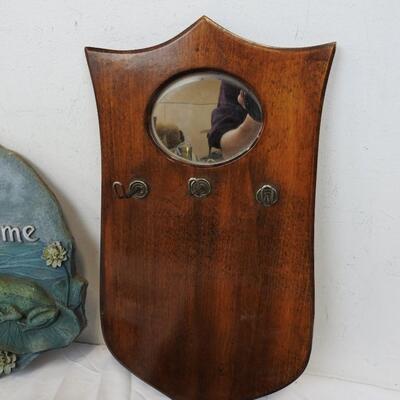 4 pc Decor: Silver Photo Stand, Frog Welcome Tile/Stepping Stone