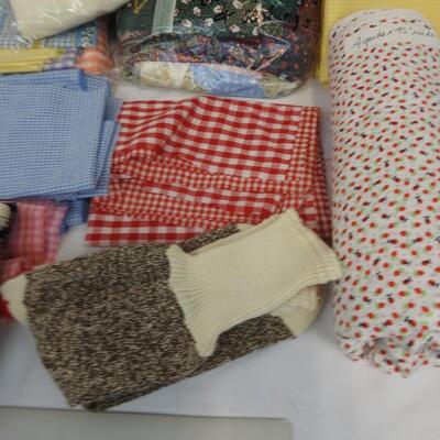 Lot of Assorted Fabric, Quilting Fabric, Plad