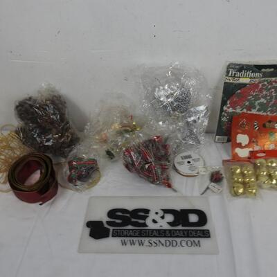 Christmas Craft Lot: Doilies, Pinecones, Bells