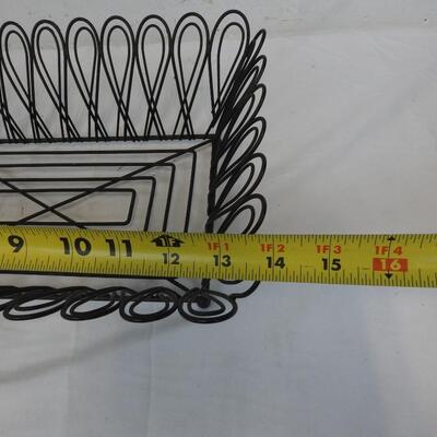 4 Collectable Elvis Presley glasses and Decorative Wire Basket