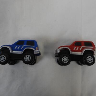 Flexible Twister Track and 2 Cars w Accessories