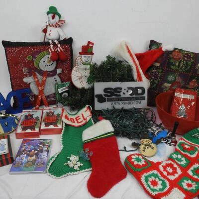 26 pc Christmas Holiday Decor:  Pillows, Stockings, Cards, Bowl, Lighted Garland