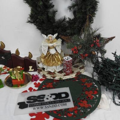 17 pc Christmas Holiday Decor Lot: Wreath, Lights, Angel, NOEL, Candle Holders