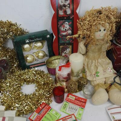 43+ Lot of Christmas Holiday Decor: Ribbons, Cloth Napkins, Greeting Cards