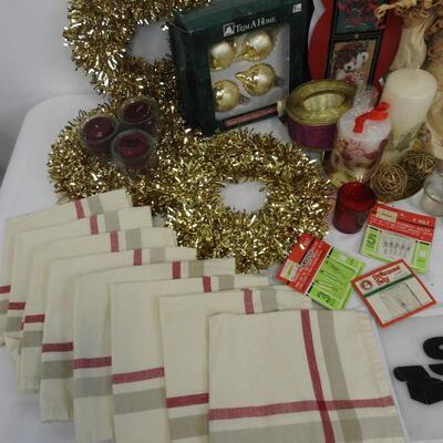 43+ Lot of Christmas Holiday Decor: Ribbons, Cloth Napkins, Greeting Cards