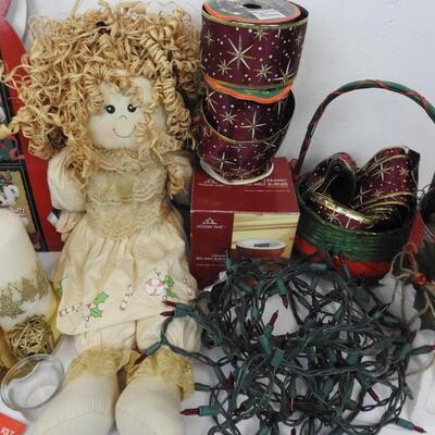 43+ Lot of Christmas Holiday Decor: Ribbons, Cloth Napkins, Greeting Cards