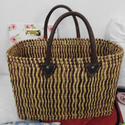 13+ Personal Care & Accessories: Woven Bag, Compact Mirrors, Hair Spray