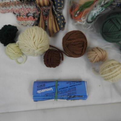 12+ Crafts: Parker Glue Gun, Yarn, Spanish Moss, Wall Stencil Kit