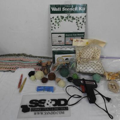 12+ Crafts: Parker Glue Gun, Yarn, Spanish Moss, Wall Stencil Kit