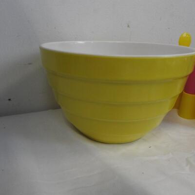 12 pc Kitchen Lot: Paper Towel Holder, Coffee Warmer, Popsicle Maker