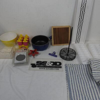 12 pc Kitchen Lot: Paper Towel Holder, Coffee Warmer, Popsicle Maker