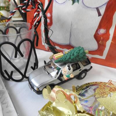 Christmas Lot: Gol Ornaments, Ceramic Figures, Gloves, Bells