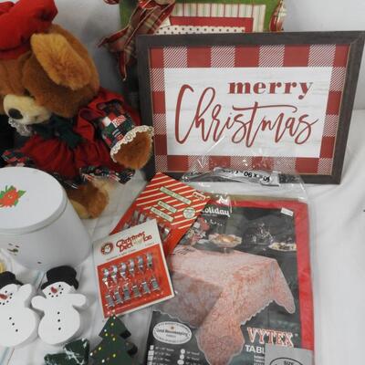 13+ Christmas Lot: Christmas Bears, Decor, Table Cloth, Christmas Cards