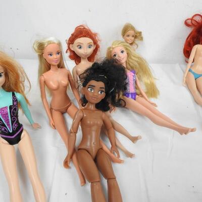 20+ pc Barbie Lot, Mostly Dolls, Some Clothes