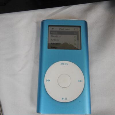 Ipod Mini and 2 Logitech Ipod Home Speakers, Both Work