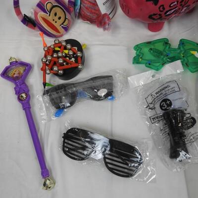 18 pc Kids: Soccer Ball Baskets, Ceramic Piggy Bank, Glasses, Magnets