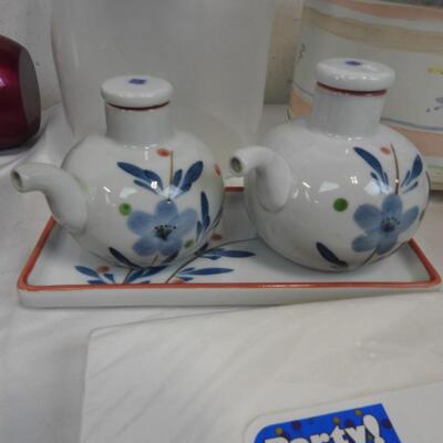 17 pc Kitchen Lot: Small Tea Pots, Crock Pot, Insulated Bottle, Ceramic Bowls