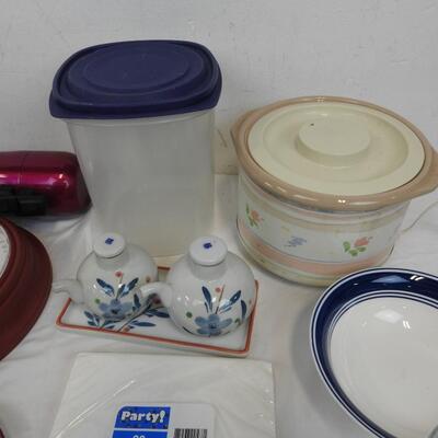 17 pc Kitchen Lot: Small Tea Pots, Crock Pot, Insulated Bottle, Ceramic Bowls