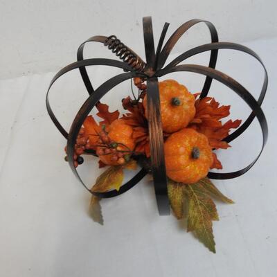 Harvest DÃ©cor Ball: Fall Leaves and Pumpkins One Detached, Metal Frame