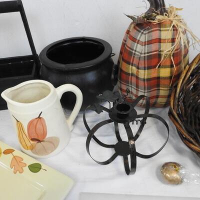 Fall DÃ©cor: Cauldron, Pitcher, Basket, Wooden Basket, Pumpkin, Serving Plate