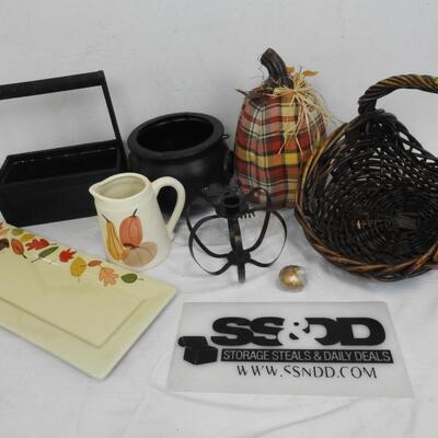 Fall DÃ©cor: Cauldron, Pitcher, Basket, Wooden Basket, Pumpkin, Serving Plate