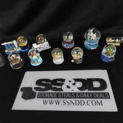 11 Snowglobes and Tourist Balls, Seattle to Yellowstone to Chile, Good Condition