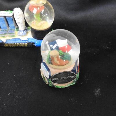 11 Snowglobes and Tourist Balls, Seattle to Yellowstone to Chile, Good Condition