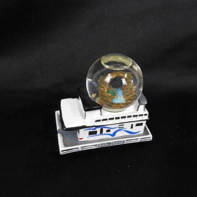 11 Snowglobes and Tourist Balls, Seattle to Yellowstone to Chile, Good Condition