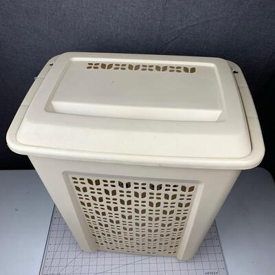 #94 Plastic Clothing Hamper With Lid