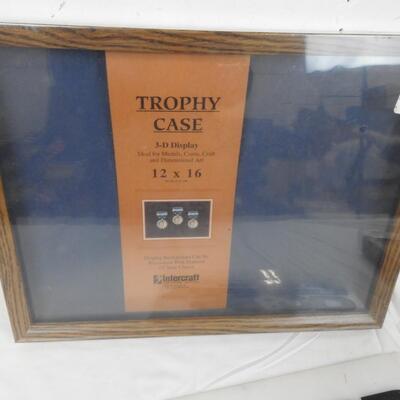 Heritage 3 1/2 x 5 Frame and 12 x 16 Trophy Case - New
