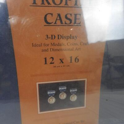 Heritage 3 1/2 x 5 Frame and 12 x 16 Trophy Case - New