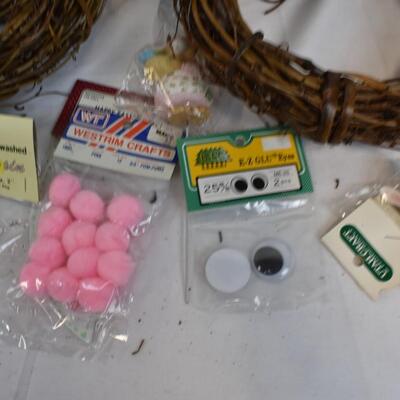 Easter Decor: 6 Grapevine Small Wreaths, Small Figurines: Bunnies, Crafts - New
