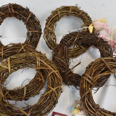 Easter Decor: 6 Grapevine Small Wreaths, Small Figurines: Bunnies, Crafts - New